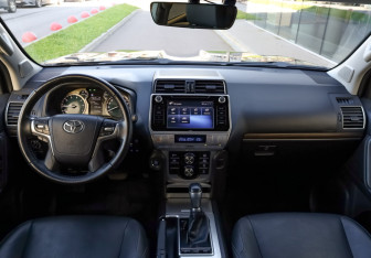 Подержанный автомобиль Toyota Land Cruiser Prado 2018 года (10 фото)