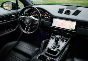 Подержанный автомобиль Porsche Cayenne 2018 года (10 фото)