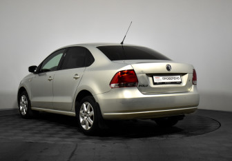 Подержанный автомобиль Volkswagen Polo Sedan 2012 года (7 фото)