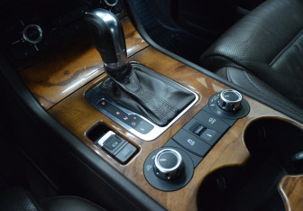 Подержанный автомобиль Volkswagen Touareg 2011 года (14 фото)