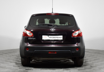 Подержанный автомобиль Nissan Qashqai 2013 года (6 фото)