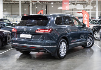Подержанный автомобиль Volkswagen Touareg 2019 года (10 фото)