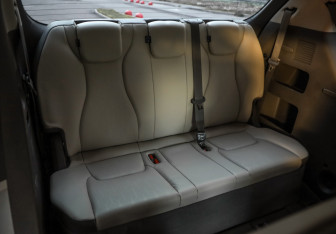 Подержанный автомобиль Kia Carnival 2021 года (31 фото)