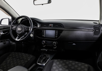 Подержанный автомобиль Kia Rio Hatchback 2018 года (9 фото)