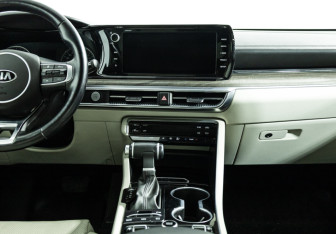 Подержанный автомобиль Kia K5 2020 года (15 фото)