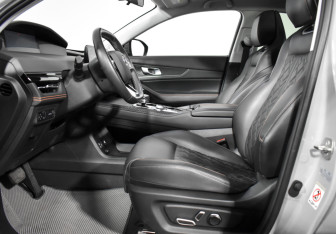 Подержанный автомобиль Changan UNI-K 2023 года (11 фото)