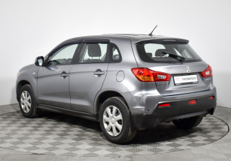 Подержанный автомобиль Mitsubishi ASX 2012 года (7 фото)