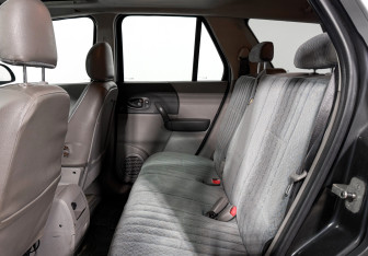 Подержанный автомобиль Saturn VUE 2003 года (11 фото)