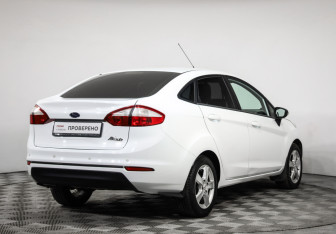 Подержанный автомобиль Ford Fiesta Sedan 2015 года (5 фото)