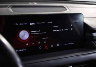 Подержанный автомобиль Exeed TXL 2022 года (13 фото)
