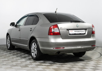 Подержанный автомобиль Skoda Octavia Liftback 2010 года (7 фото)