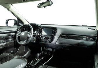 Подержанный автомобиль Mitsubishi Outlander 2022 года (9 фото)