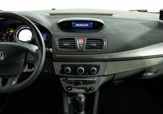 Подержанный автомобиль Renault Megane Hatchback 2010 года (14 фото)