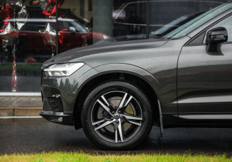 Подержанный автомобиль Volvo XC60 2019 года (10 фото)