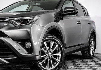 Подержанный автомобиль Toyota RAV4 2017 года (2 фото)