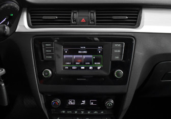 Подержанный автомобиль Skoda Rapid Liftback 2016 года (14 фото)