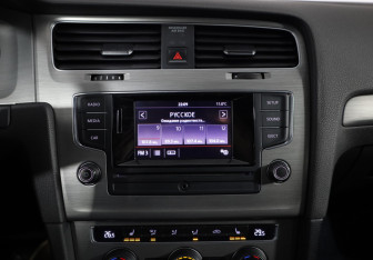 Подержанный автомобиль Volkswagen Golf Hatchback 2014 года (23 фото)