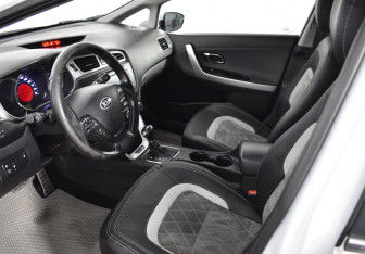 Подержанный автомобиль Kia Ceed Hatchback 2013 года (9 фото)