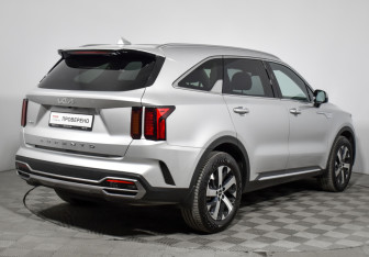 Подержанный автомобиль Kia Sorento 2022 года (5 фото)