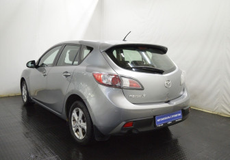 Подержанный автомобиль Mazda 3 Hatchback 2011 года (7 фото)