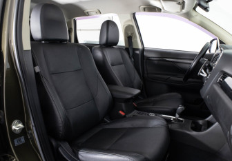 Подержанный автомобиль Mitsubishi Outlander 2016 года (16 фото)