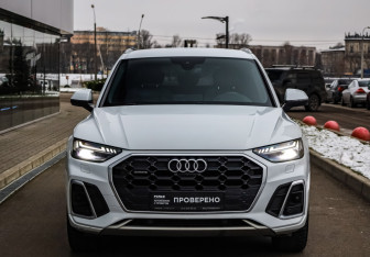 Подержанный автомобиль Audi Q5 2021 года (3 фото)