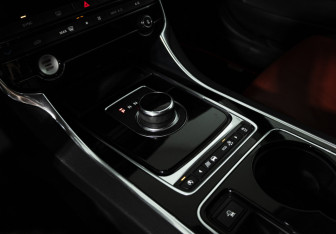 Подержанный автомобиль Jaguar XE 2016 года (17 фото)