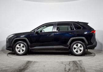 Подержанный автомобиль Toyota RAV4 2020 года (7 фото)