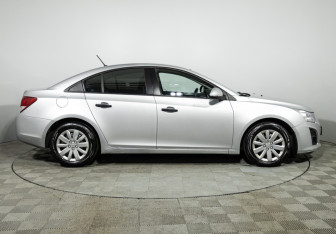 Подержанный автомобиль Chevrolet Cruze Sedan 2014 года (4 фото)