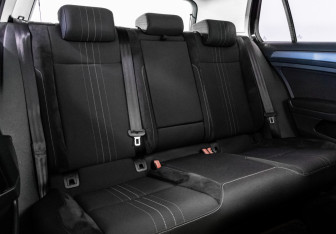 Подержанный автомобиль Volkswagen Golf Hatchback 2013 года (15 фото)