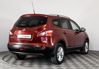 Подержанный автомобиль Nissan Qashqai+2 2011 года (5 фото)