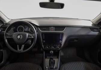 Подержанный автомобиль Skoda Octavia Liftback 2018 года (9 фото)