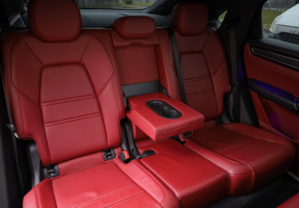 Подержанный автомобиль Porsche Cayenne 2019 года (30 фото)