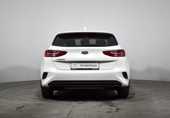 Подержанный автомобиль Kia Ceed Hatchback 2018 года (6 фото)