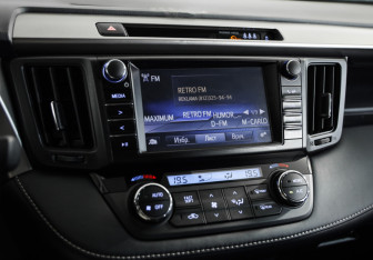 Подержанный автомобиль Toyota RAV4 2017 года (14 фото)