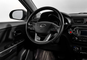 Подержанный автомобиль Kia Rio Sedan 2012 года (15 фото)