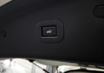 Подержанный автомобиль Infiniti QX80 2017 года (24 фото)