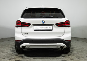 Подержанный автомобиль BMW X1 2020 года (6 фото)
