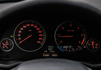 Подержанный автомобиль BMW X3 2012 года (12 фото)