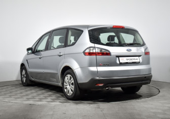 Подержанный автомобиль Ford S-MAX 2007 года (7 фото)