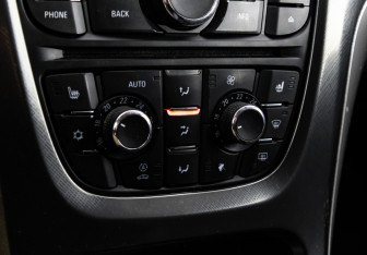 Подержанный автомобиль Opel Astra Hatchback 2010 года (13 фото)