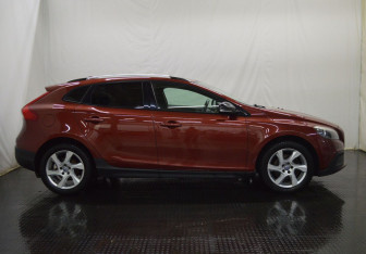 Подержанный автомобиль Volvo V40 Cross Country 2014 года (4 фото)