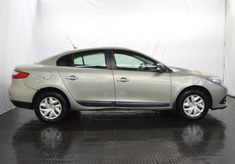 Подержанный автомобиль Renault Fluence 2013 года (4 фото)