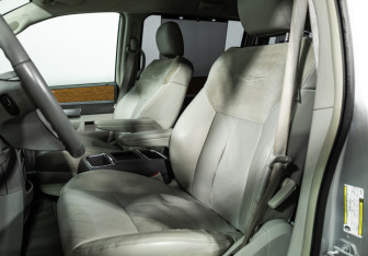 Подержанный автомобиль Chrysler Voyager 2008 года (18 фото)