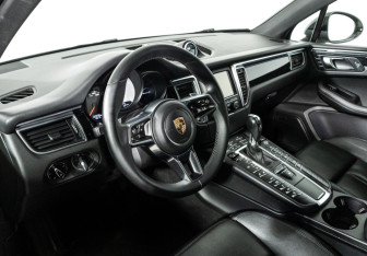 Подержанный автомобиль Porsche Macan 2015 года (11 фото)