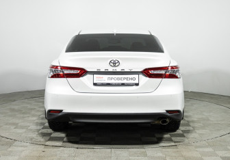 Подержанный автомобиль Toyota Camry Sedan 2022 года (6 фото)