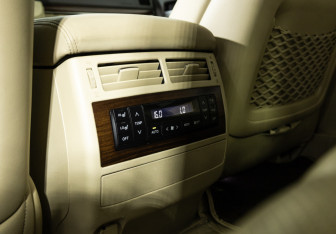 Подержанный автомобиль Toyota Land Cruiser Suv 2015 года (23 фото)