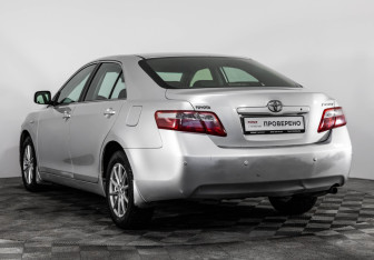 Подержанный автомобиль Toyota Camry Sedan 2008 года (7 фото)