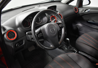 Подержанный автомобиль Opel Corsa 2012 года (9 фото)