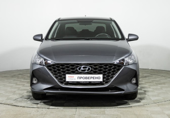 Подержанный автомобиль Hyundai Solaris Sedan 2021 года (2 фото)